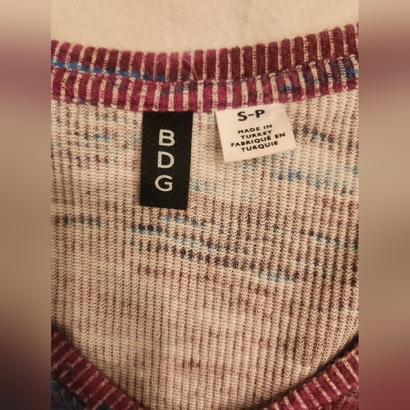 BDG Long Sleeve V Neck - Picture 2 of 4